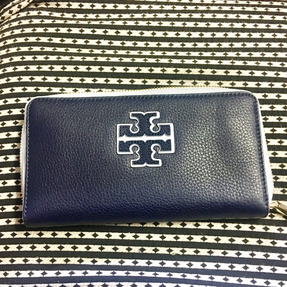 Tory Burch Stacked T Zip Continental Wallet