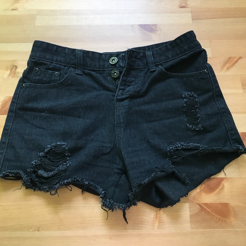 Ripped black shorts🖤