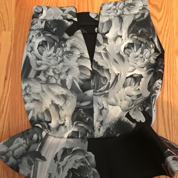 Mini Skirt - Picture 2 of 3