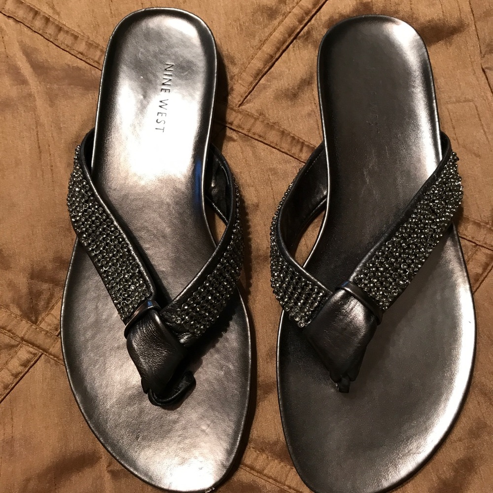 Nine West pewter flip flops