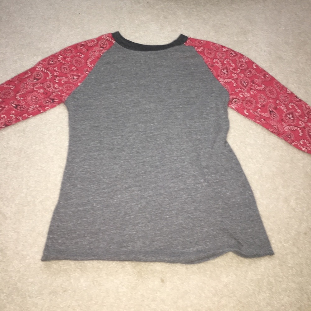 Red bandanna 3/4 sleeve shirt