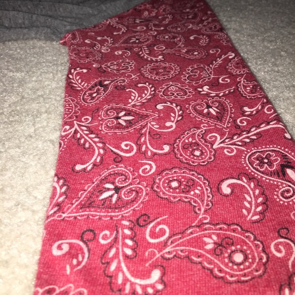 Red bandanna 3/4 sleeve shirt - Picture 2 of 3