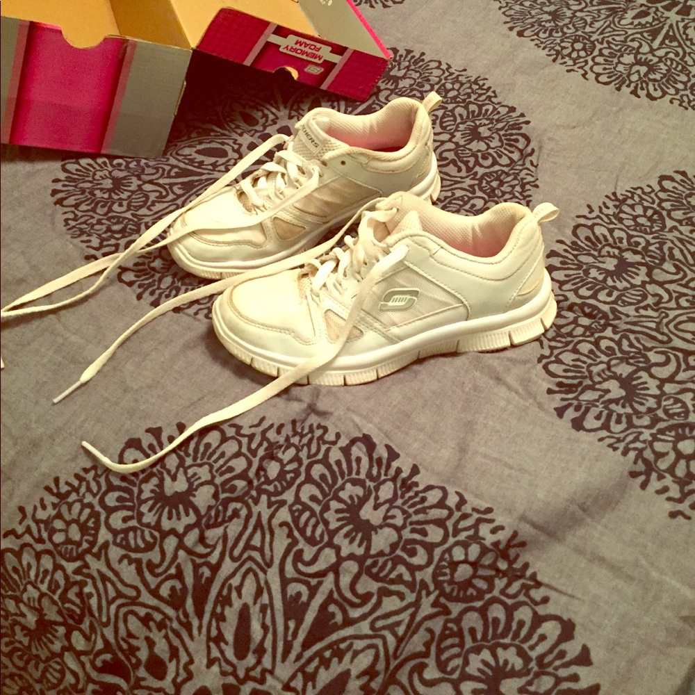 Girls memory foam gel infused Skechers