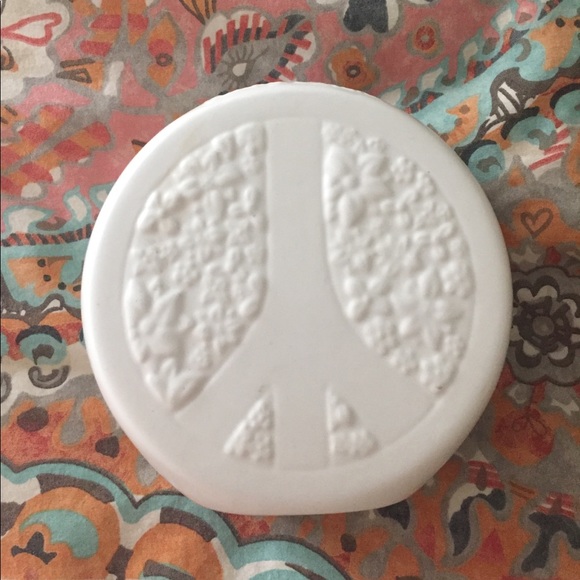 Lucky Brand Peace Sign Piggy Bank ✌🏻 🍀 - Picture 2 of 4