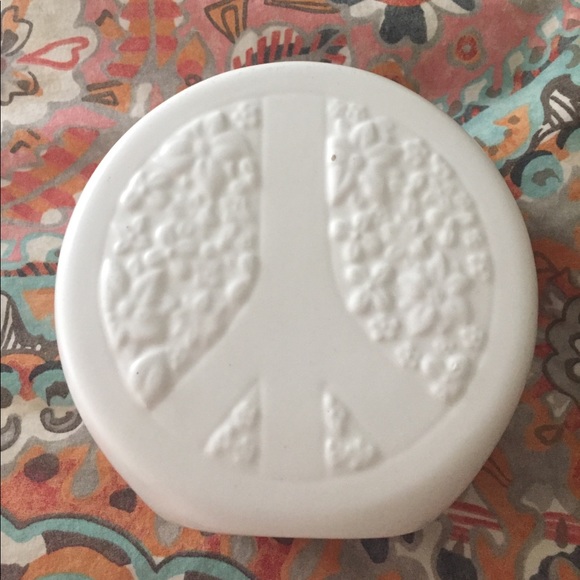 Lucky Brand Peace Sign Piggy Bank ✌🏻 🍀 - Picture 3 of 4