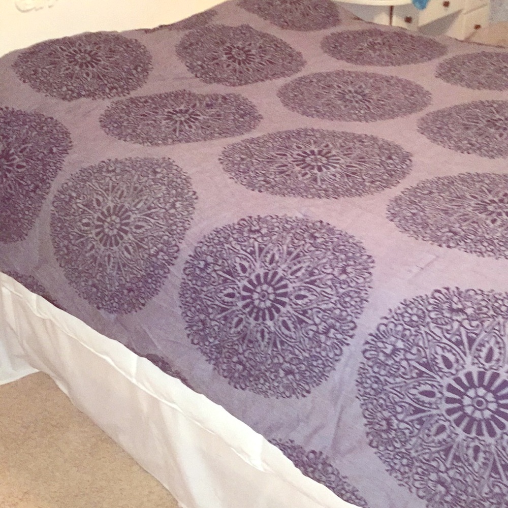 Target medallion comforter and 2 shams