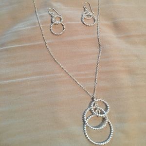 Avon earring and necklace set