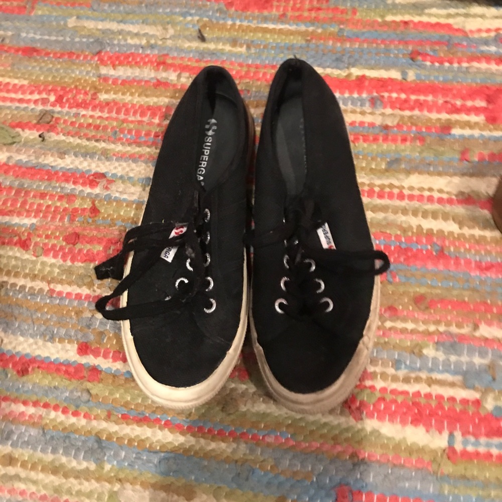 Plain black Supergas