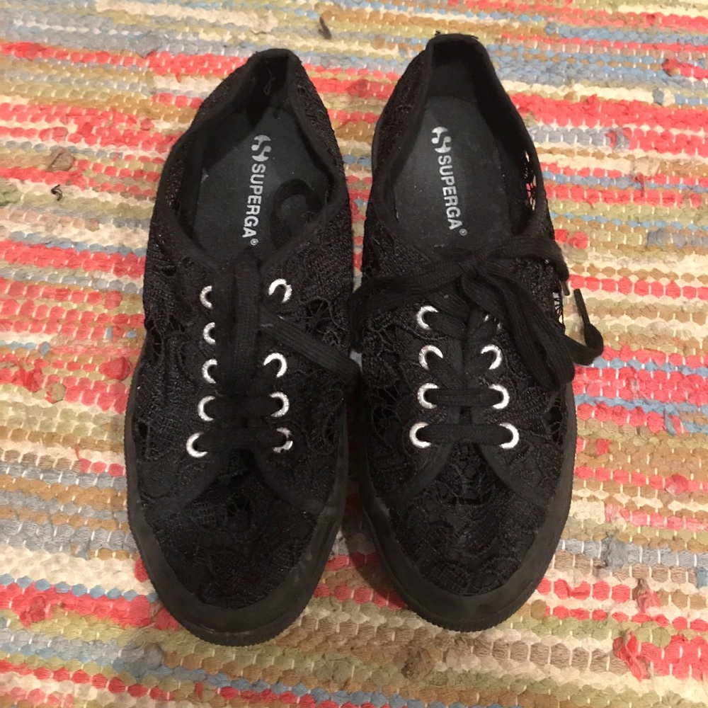Black lace supergas