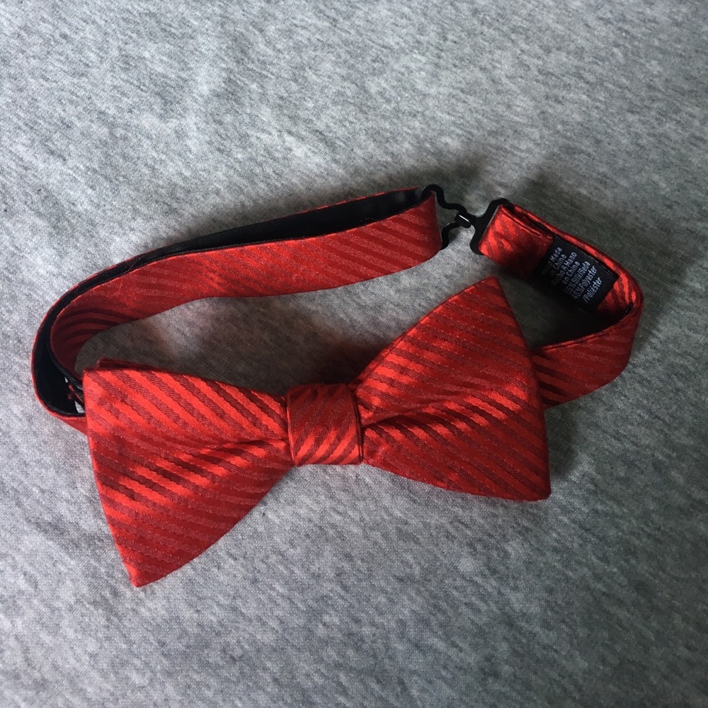 NWOT Red men's bow tie MAKE AN OFFER