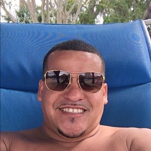 Meet your Posher, Eduado