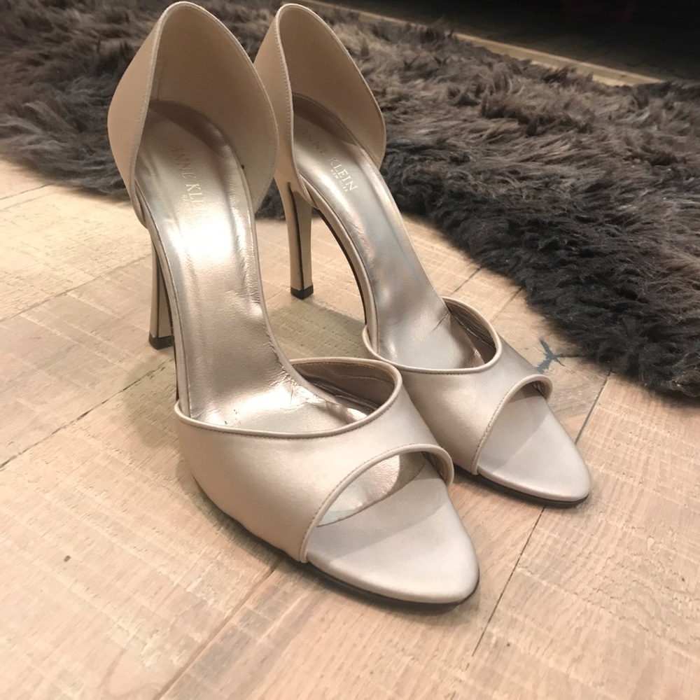 Beautiful champagne colored dress shoe