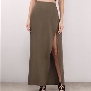 NEVER WORN.  TOBI : olive green MAXI SKIRT