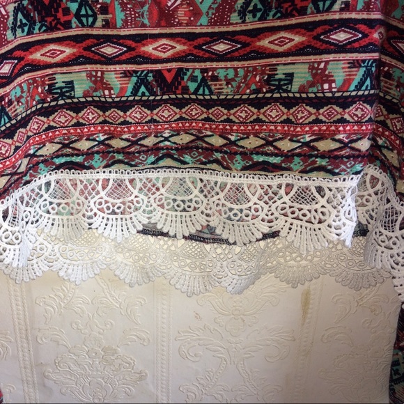 Lacey Cropped Top - Picture 2 of 4