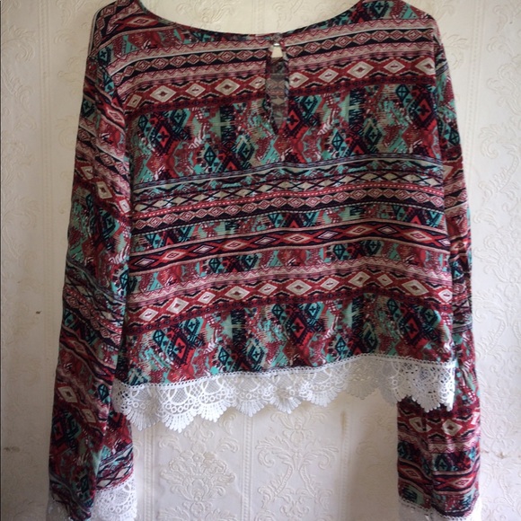 Lacey Cropped Top - Picture 3 of 4