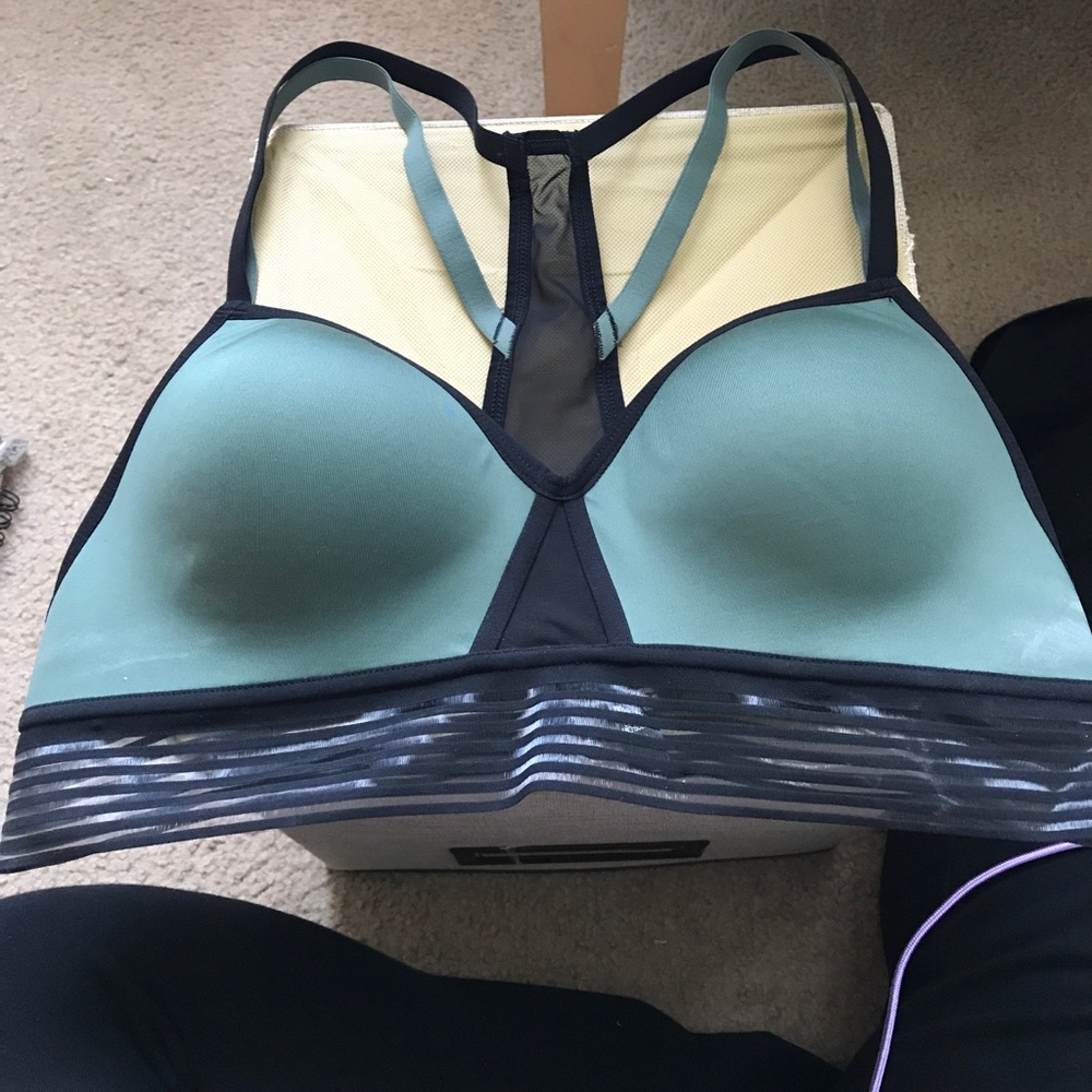 Victoria sport sports bra