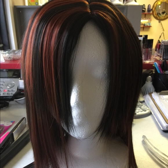 Wig - Picture 1 of 2