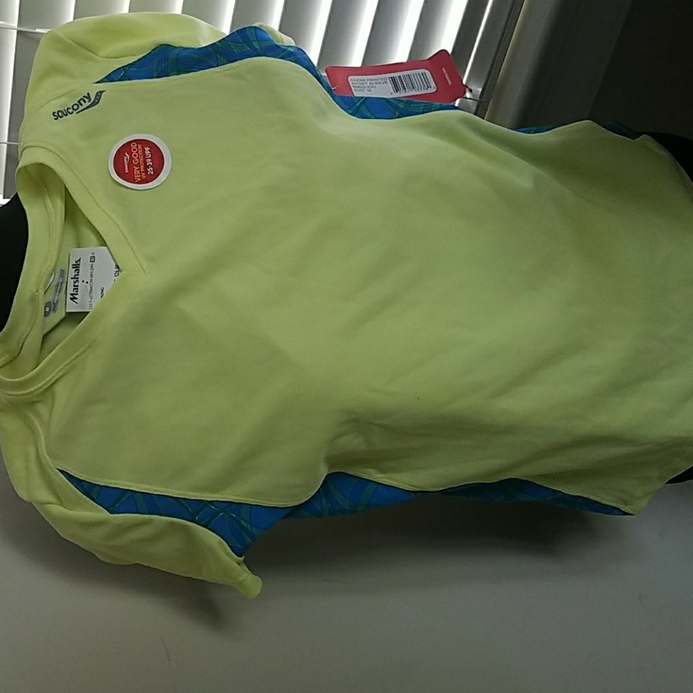 Saucony axiom printed short sleeve short size m