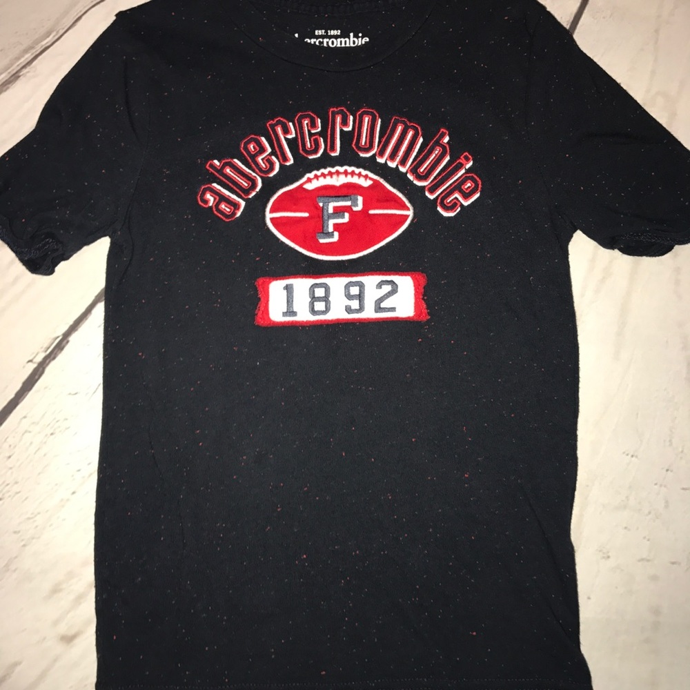 A&F speckled logo graphic tee. Cute!