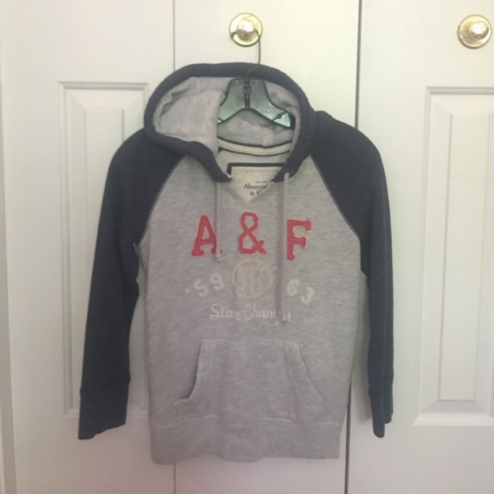 Abercrombie & Fitch 3/4 sleeve sweatshirt