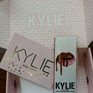 Kylie cosmetics brown sugar lip kit