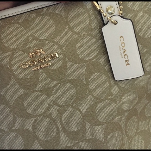 SOLD. Coach Light Khaki City Tote with Wristlet! - Picture 4 of 7
