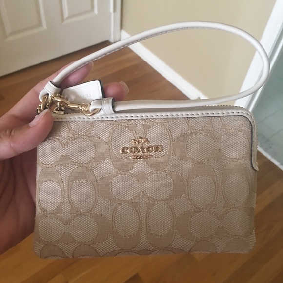 SOLD. Coach Light Khaki City Tote with Wristlet! - Picture 5 of 7