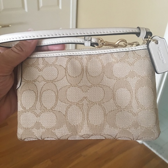 SOLD. Coach Light Khaki City Tote with Wristlet! - Picture 6 of 7