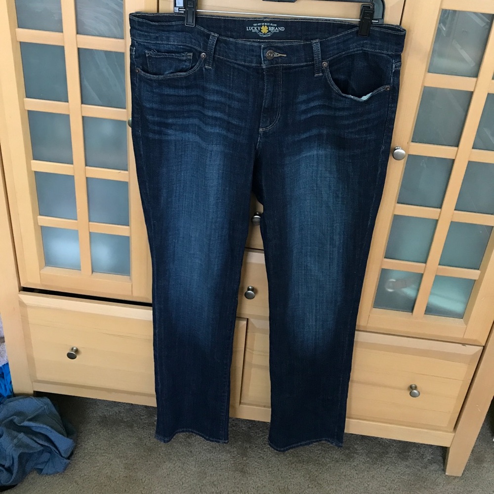 Sweet straight Lucky Brand jeans!
