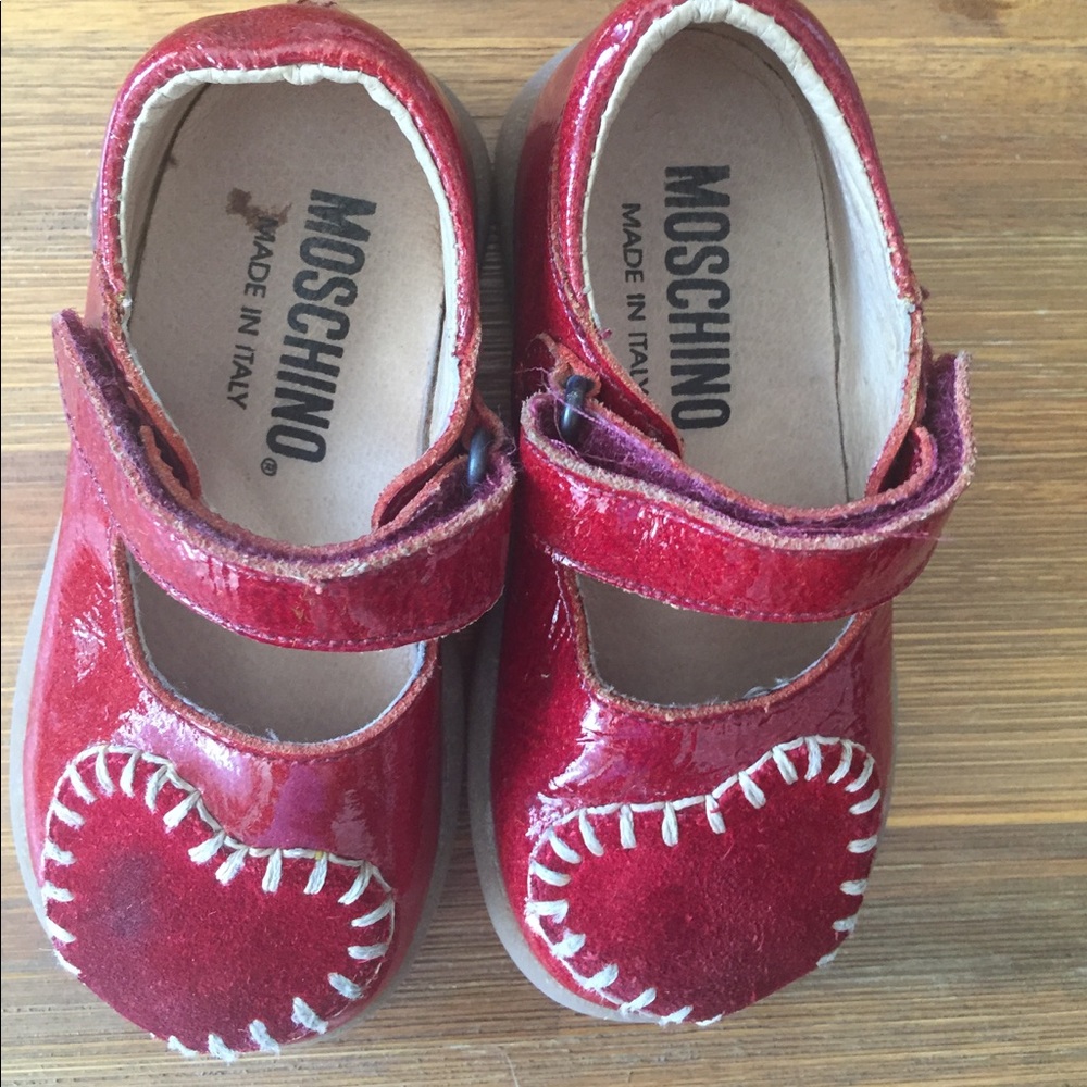 Girls Moschino red shoe