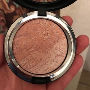 MAC Luna Luster Highlighter