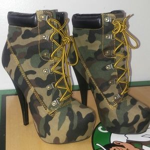 Army fatigue heel boots