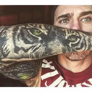 Meet your Posher, Casey