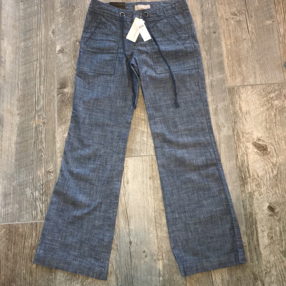 BRAND NEW: Banana republic flared denim trousers.