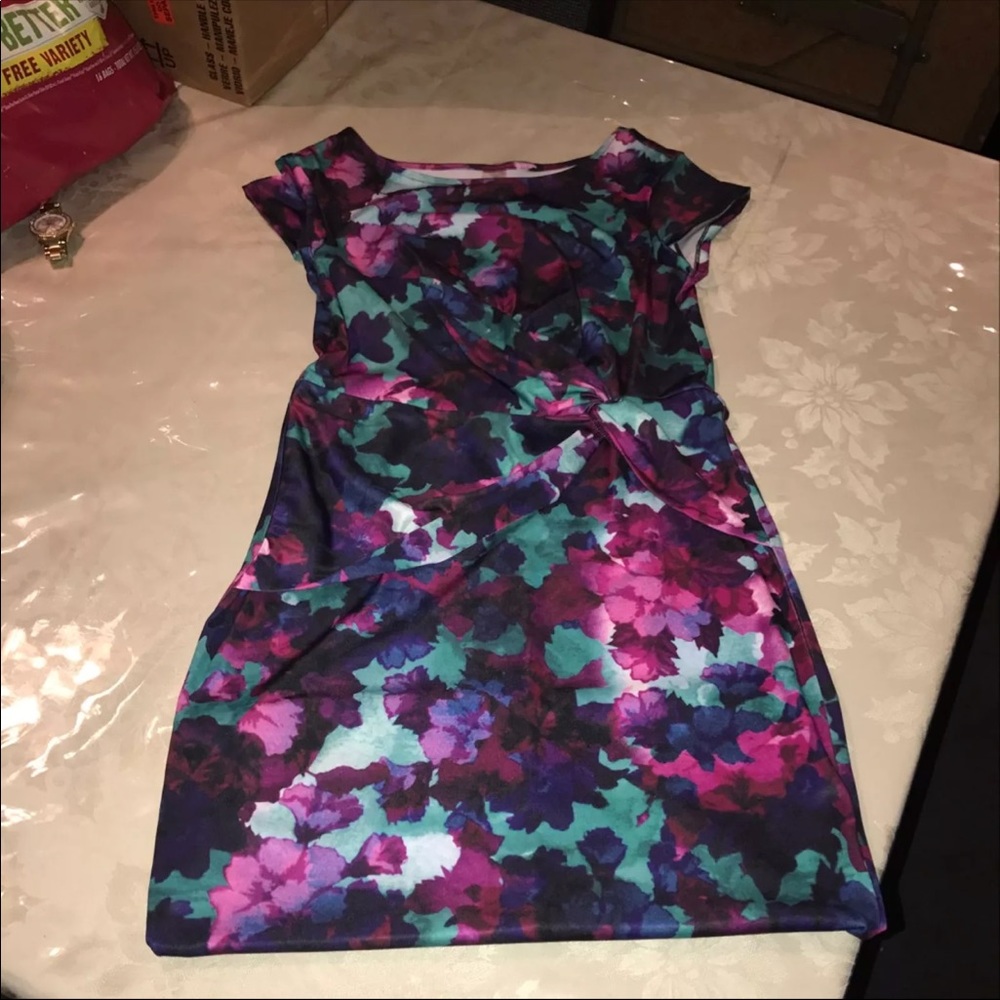 Cute knee length dress Sz Small
