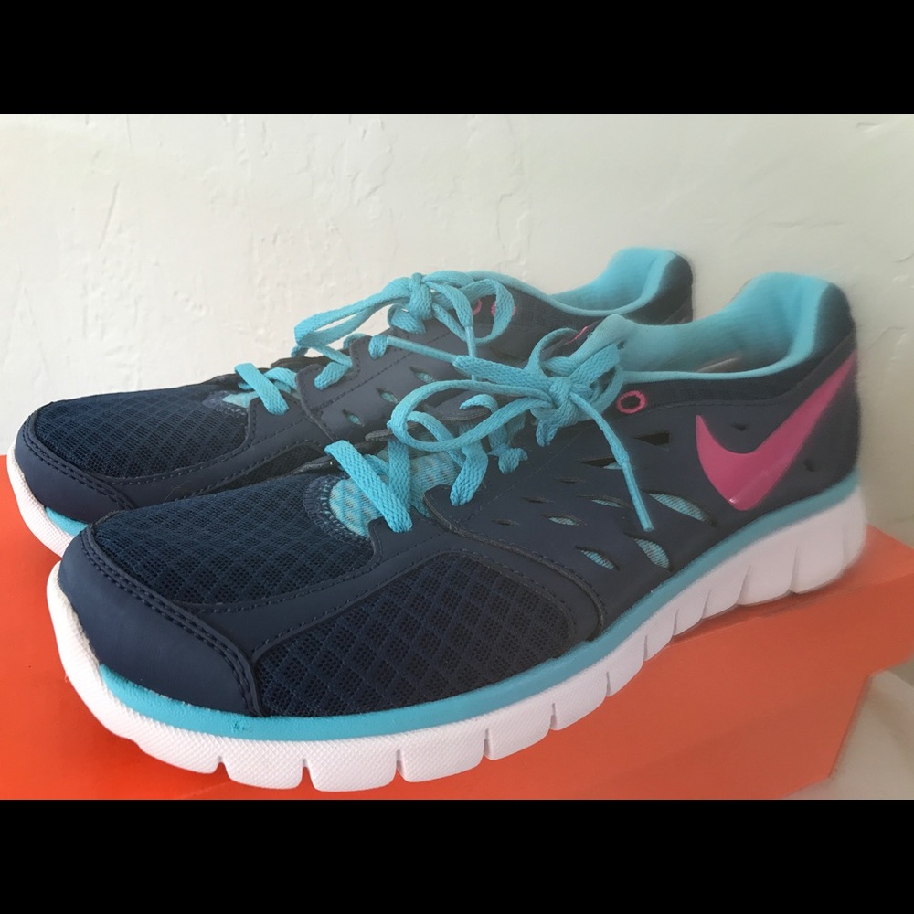 NEW Nike Flex Sneakers - 8.5
