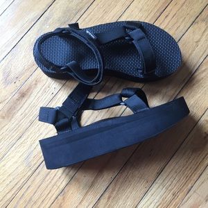 Teva Flatform Sandale size 6