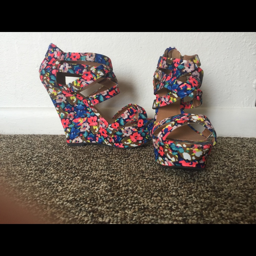 Floral wedges
