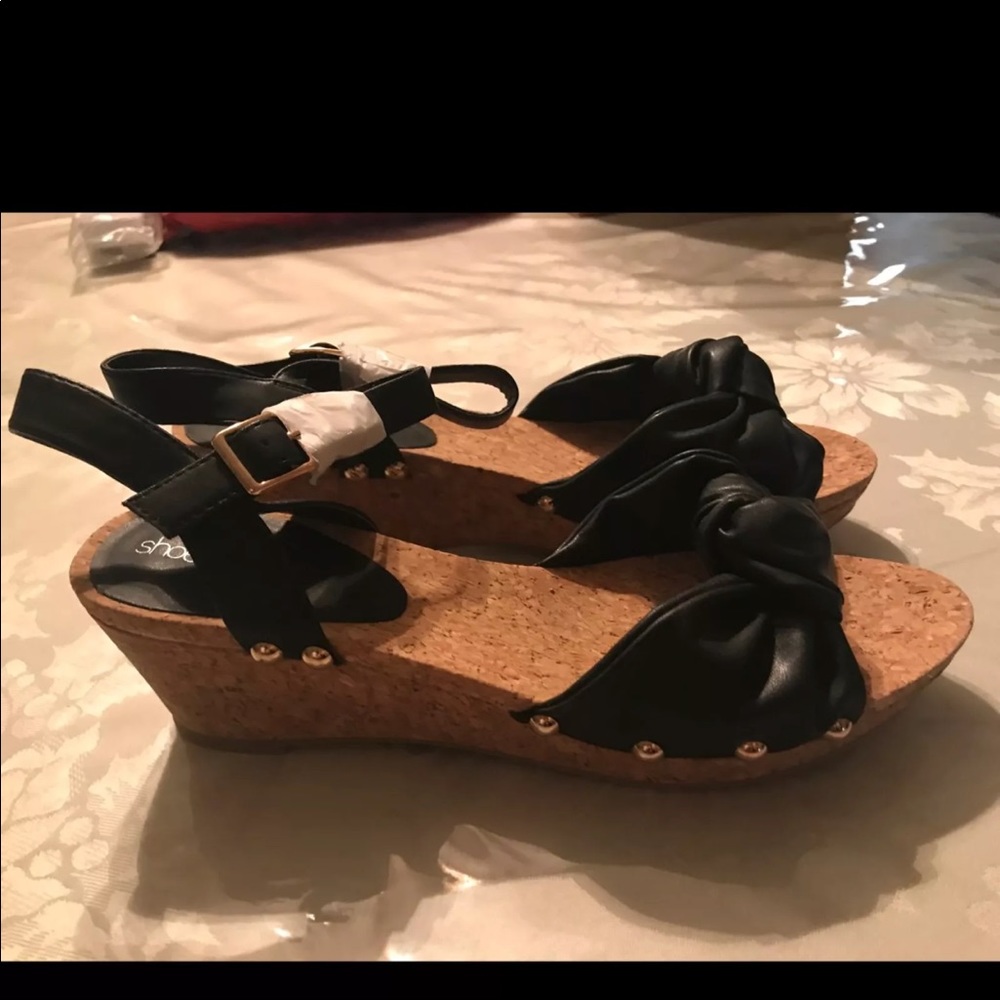 Black knot wedge sandal Sz 10 NWT