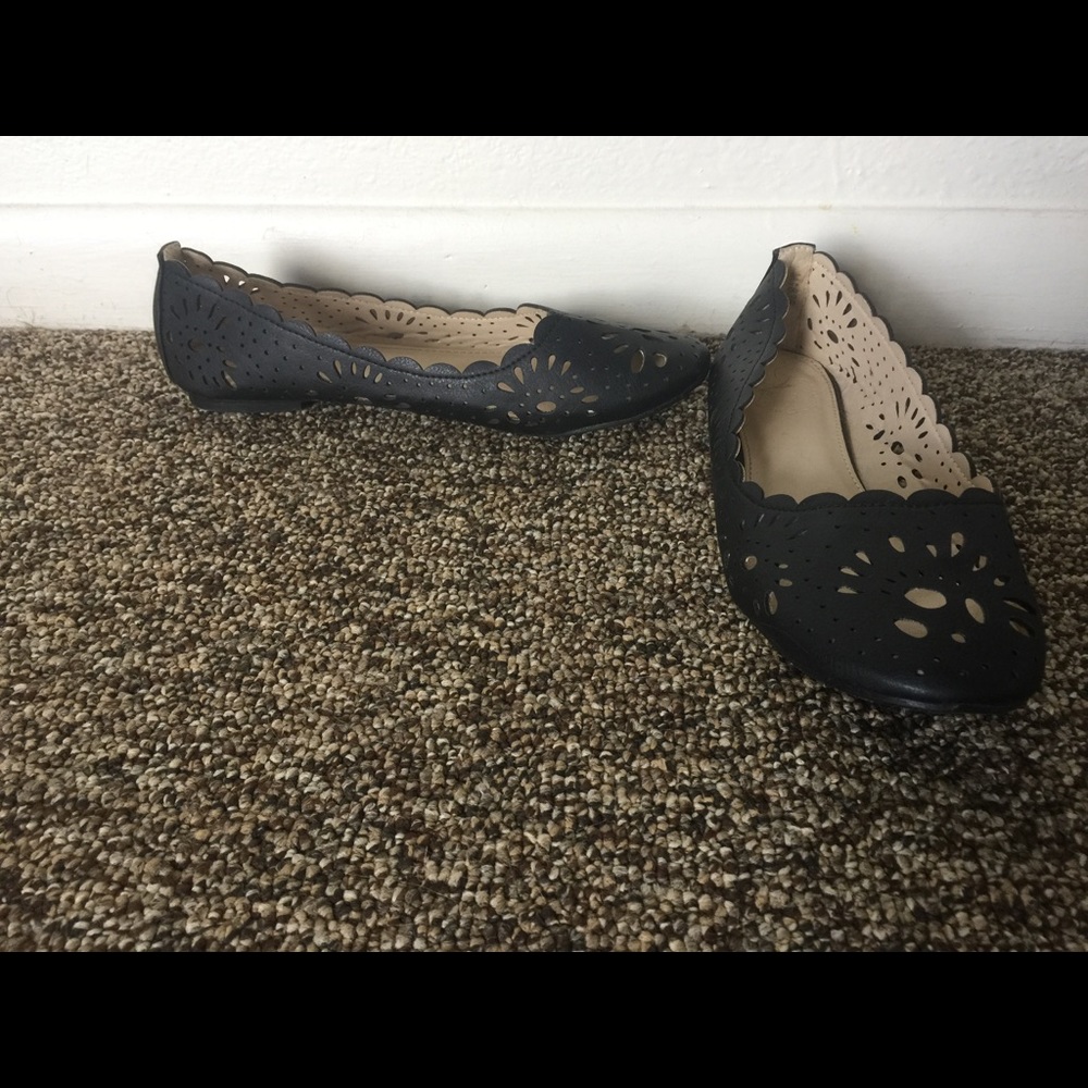 Laser cut black flats