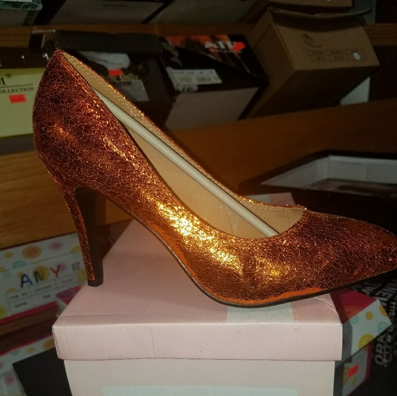 Orange heels - Picture 2 of 3