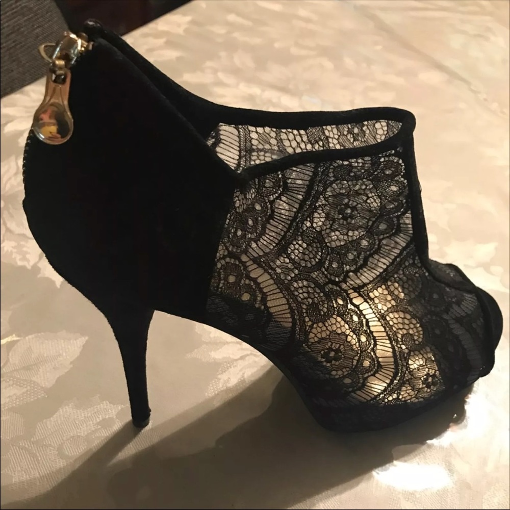 Black lace heels Sz 10