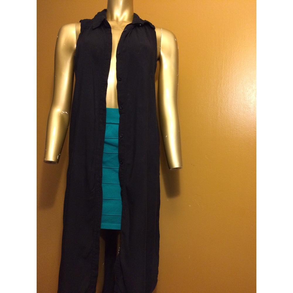 Long sleeveless button down top