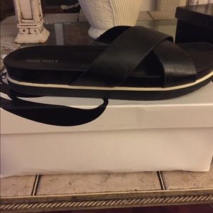 Nine West Tomboy Black & White Slides