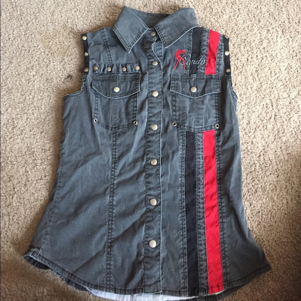 Sleeveless button down top