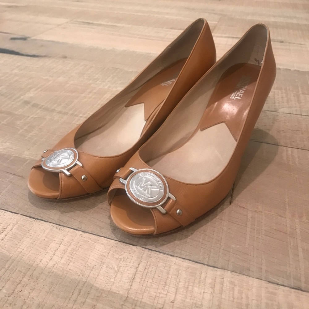 Michael Kors peep toe pump