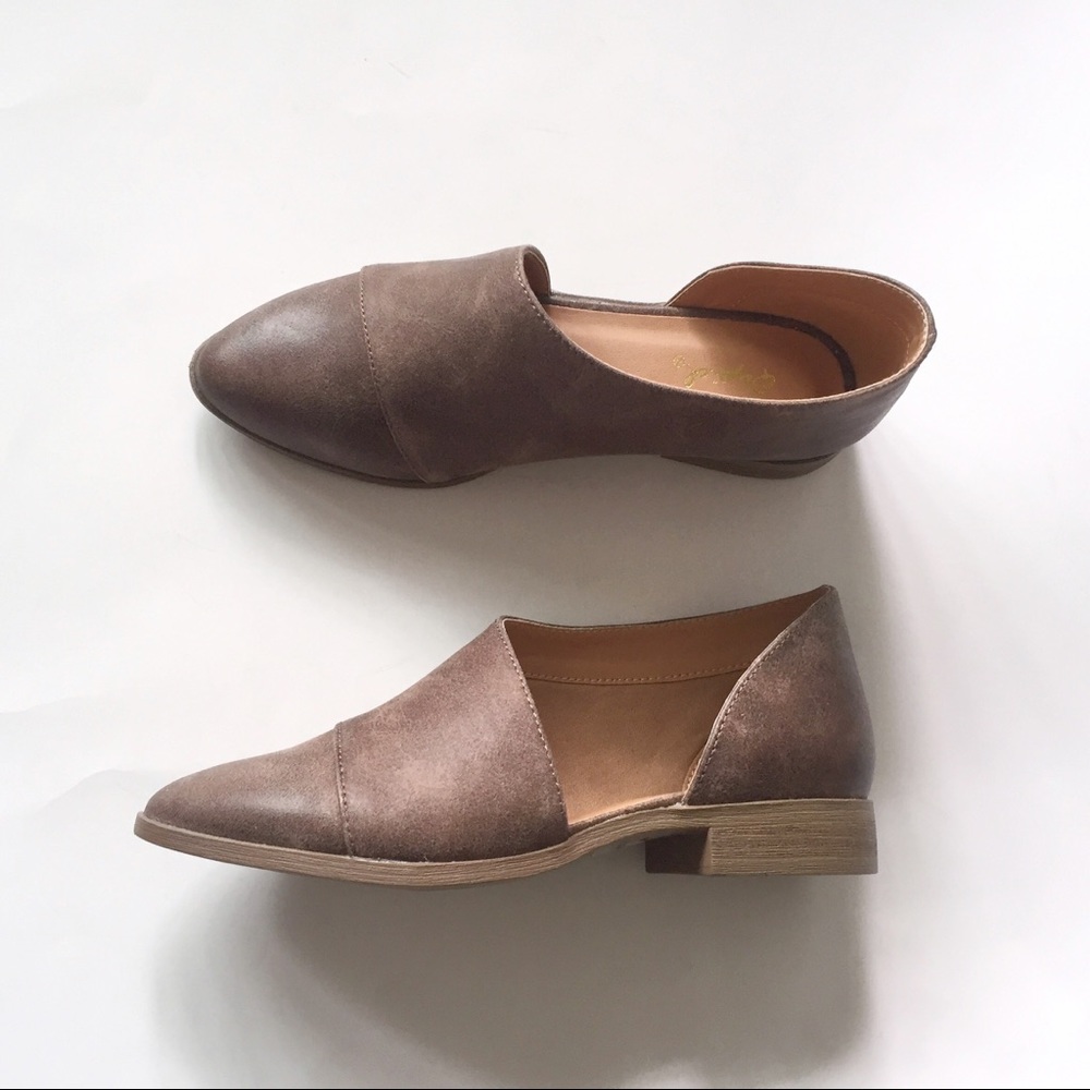 1 left!!! NWT. Nutmeg open shank flats - Picture 2 of 7