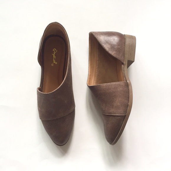 1 left!!! NWT. Nutmeg open shank flats - Picture 4 of 7