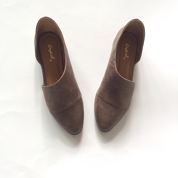 1 left!!! NWT. Nutmeg open shank flats - Picture 3 of 7