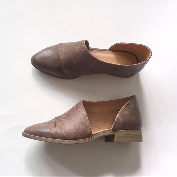 1 left!!! NWT. Nutmeg open shank flats - Picture 2 of 7